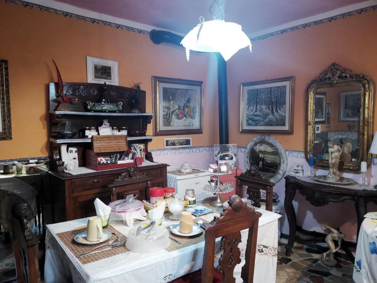Art B&B La Casa Del Pittore Revine Lago Bagian luar foto