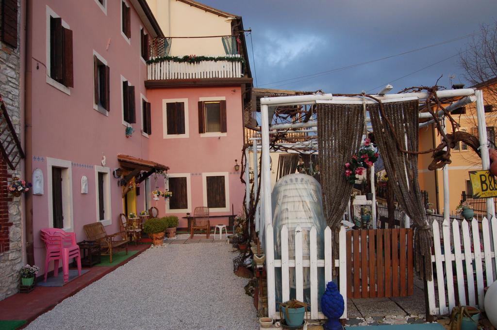 Art B&B La Casa Del Pittore Revine Lago Bagian luar foto