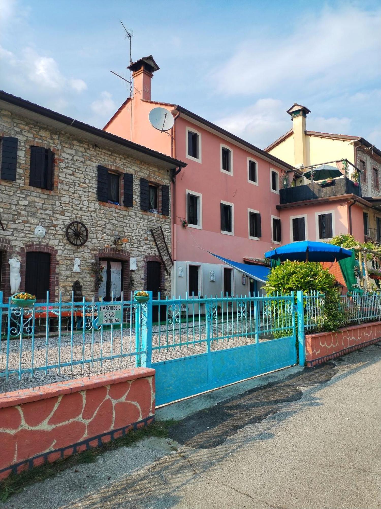 Art B&B La Casa Del Pittore Revine Lago Bagian luar foto